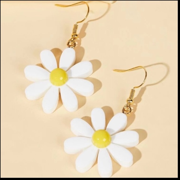 New Acrylic Daisy Earrings - Picture 2 of 4